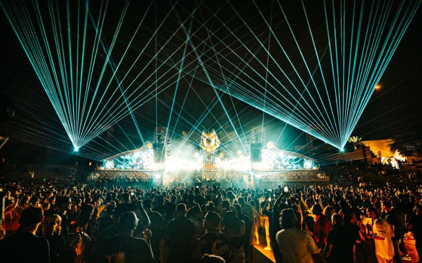 احتفل بليلة رأس السنة مع الدي جاي سيباستيان إنغروسو في منتجع تيرا سوليس من&nbsp;تومورولاند