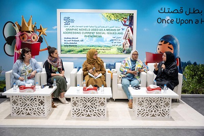 فتياتٌ يافعات يصممن فساتينَ سريالية في “الشارقة القرائي&nbsp;للطفل”