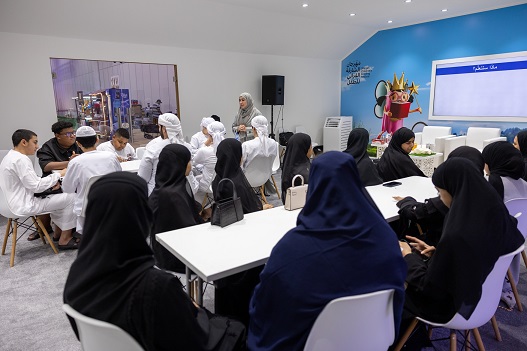 “الشارقة القرائي للطفل” يعلّم اليافعين أساسيات “الكتابة الإبداعية”