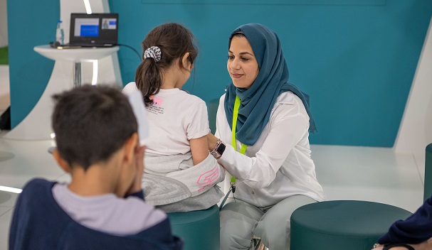 الكاتبة تسنيم عمران: وسائل التواصل الاجتماعي تبني علاقة مترابطة وآمنة بين الآباء&nbsp;والأبناء