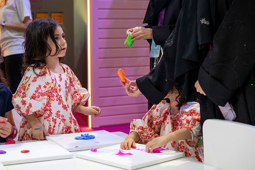 أزهار “الشارقة القرائي” تُورقُ تحت&nbsp;السحاب