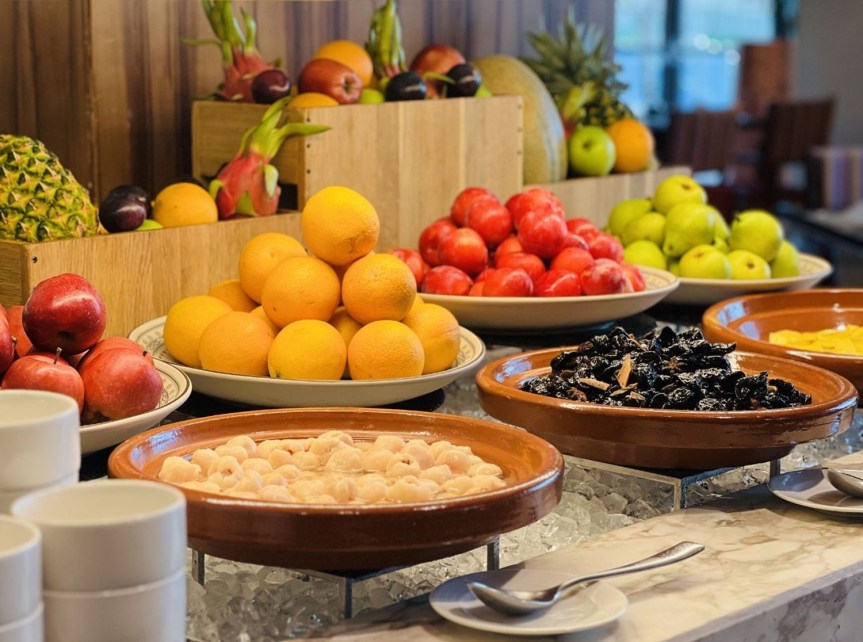 Elevate Your Mornings:  International Breakfast Buffet with Pool and Beach Access at Bab Al Qasr&nbsp;Hotel