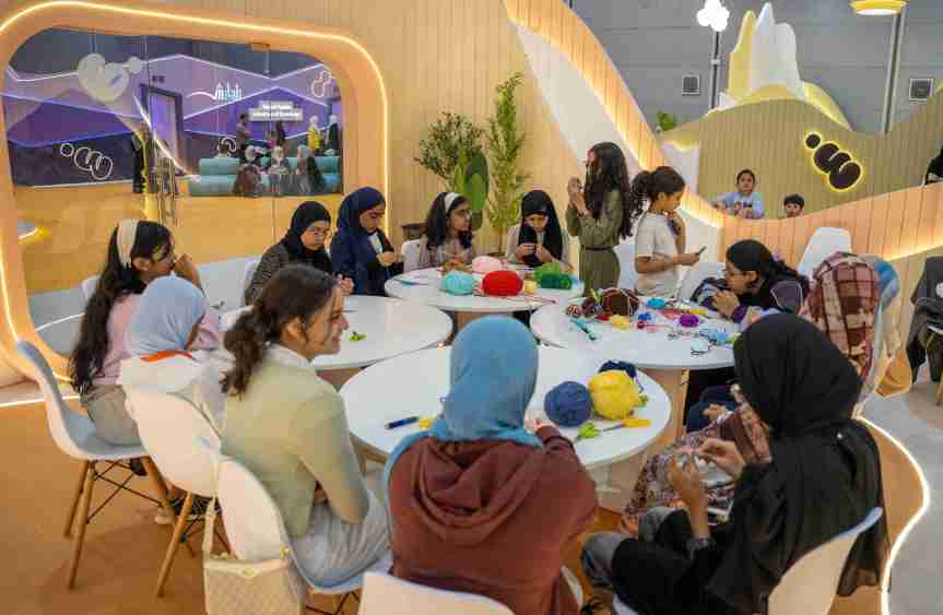 “الفتيات يواجهن القلق والخوف بخيوط&nbsp;الكروشيه”