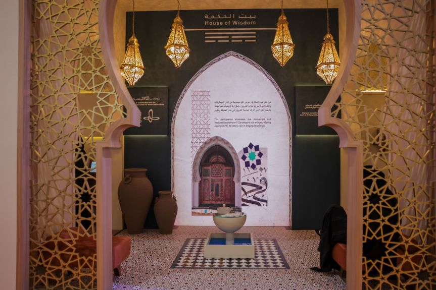 “بيت الحكمة” يسلط الضوء على الإرث التاريخي لجامعة القَرويين في “الشارقة الدولي للكتاب” 