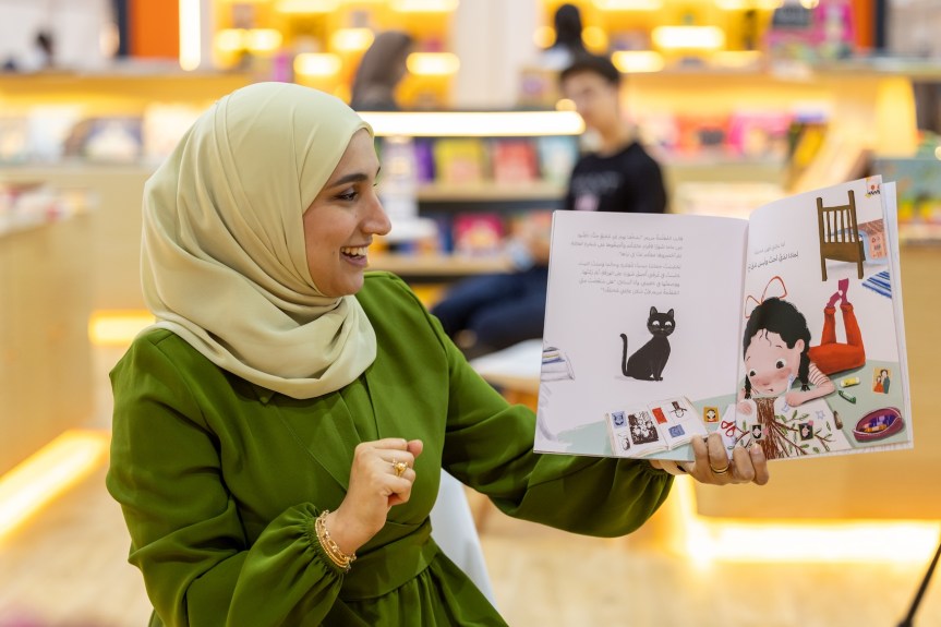 مريم الجمال توقع في جناح “مجموعة كلمات” قصة “تسريحة جديدة&nbsp;فقط”