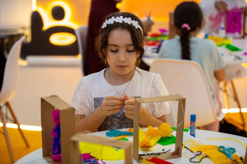 Framed paper dresses workshop inspires young designersat SIBF 2024 through creativity and&nbsp;sustainability