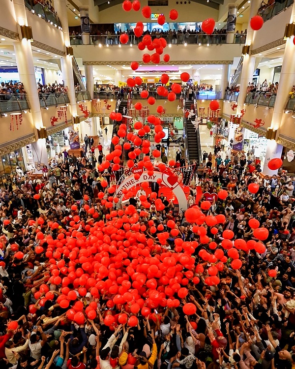 Khalidiyah Mall Showered Visitors with Love (and Prizes!) in a Spectacular Valentine’s Balloon&nbsp;Drop