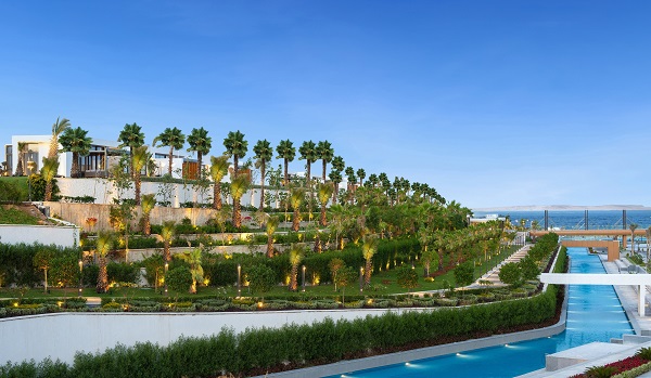 إنريكي إغليسياس” النجم العالمي الحائز على جائزة غرامي يُشعل المسرح بعرض حي لا يُنسى في ريكسوس راداميس شرم&nbsp;الشيخ