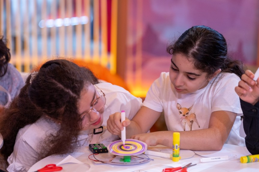في مزيج بين الإبداع والهندسة والمرح ضمن فعاليات “الشارقة القرائي للطفل&nbsp;2025”