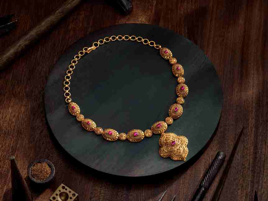 FESTIVE OFFERS GETS MORE EXCITING AT MALABAR GOLD & DIAMONDS: FREE CASH VOUCHERS ON GOLD JEWELLERY&nbsp;PURCHASE